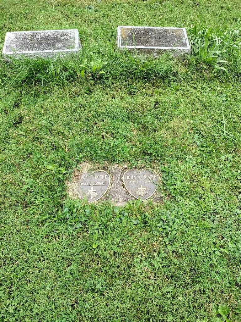 Jude J. Roche's grave. Photo 3
