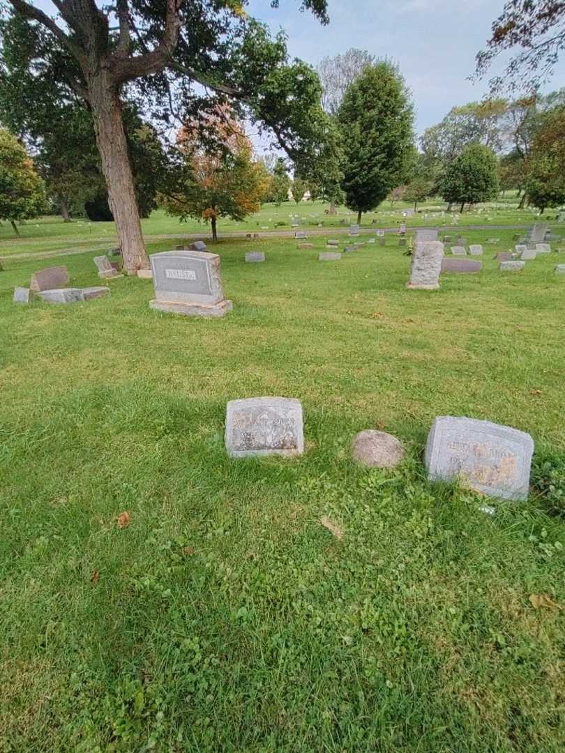 Marion F. Applin's grave. Photo 1