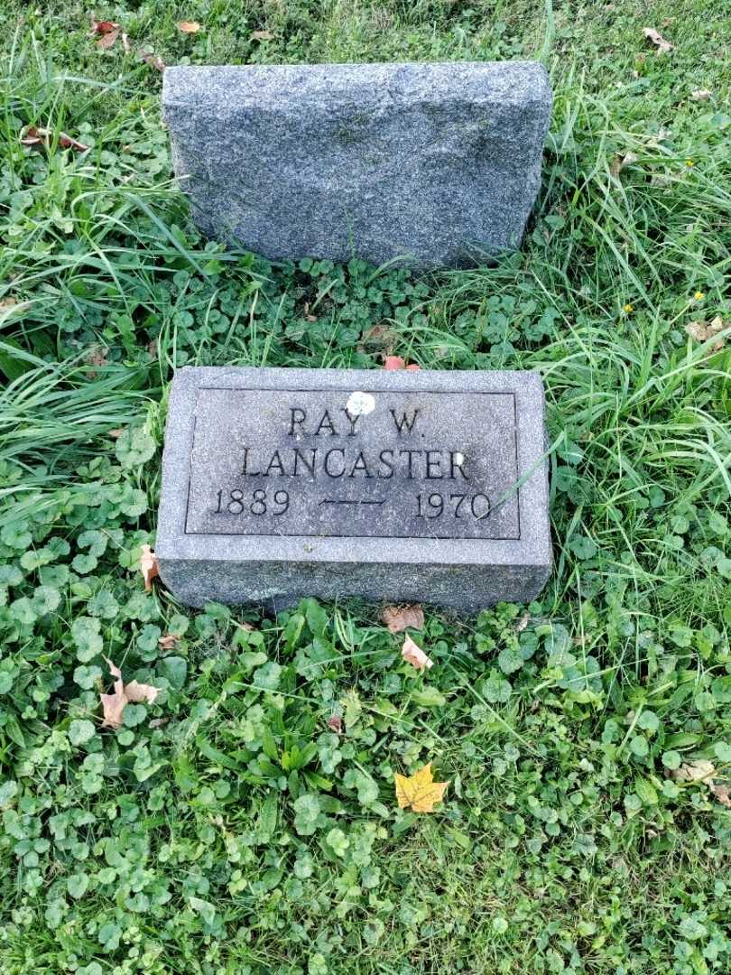 Ray W. Lancaster's grave. Photo 2