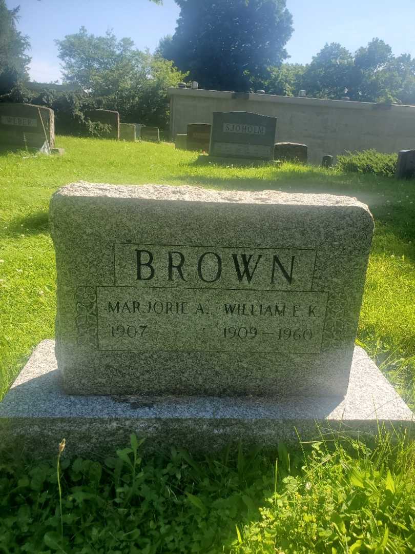 William E. K. Brown Senior's grave. Photo 3