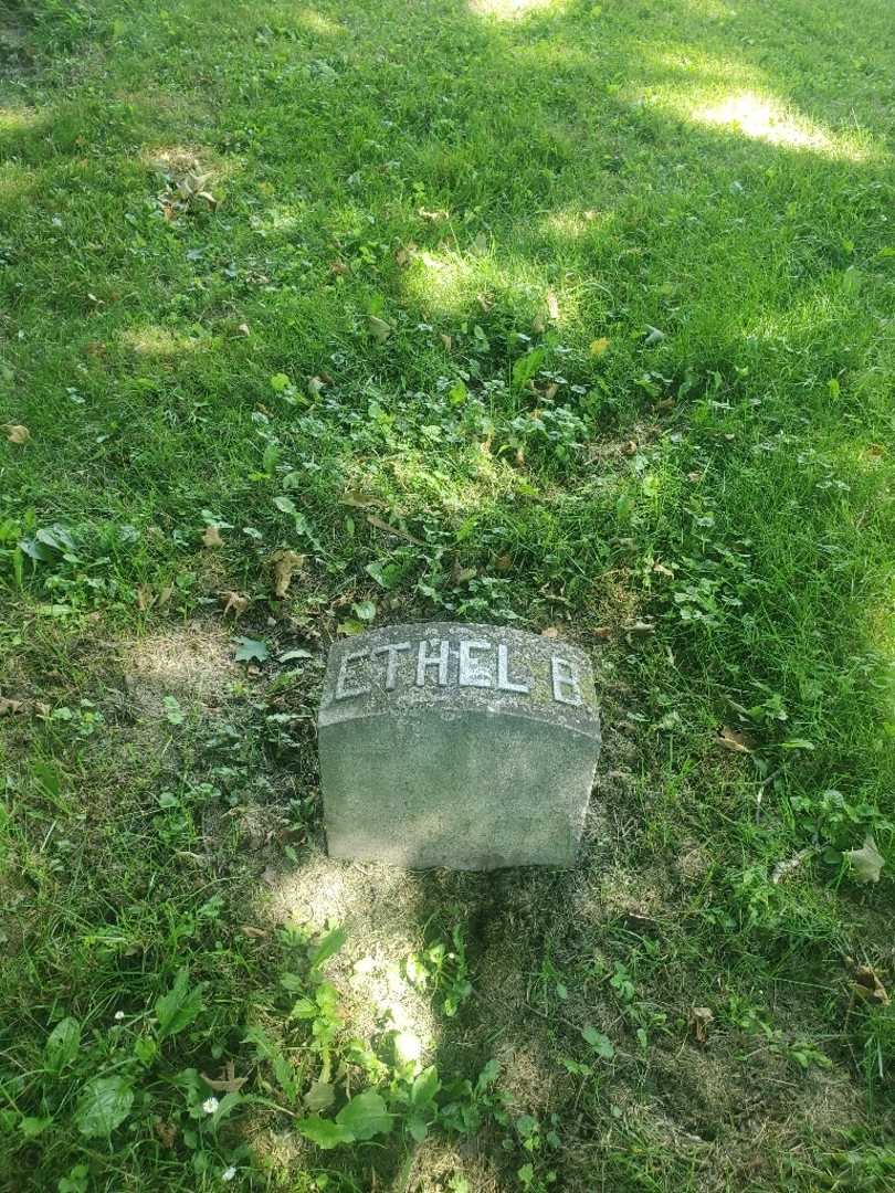 Ethel Belle McChesney's grave. Photo 4