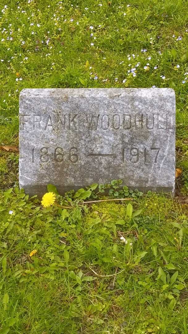 Frank Woodhull's grave. Photo 3
