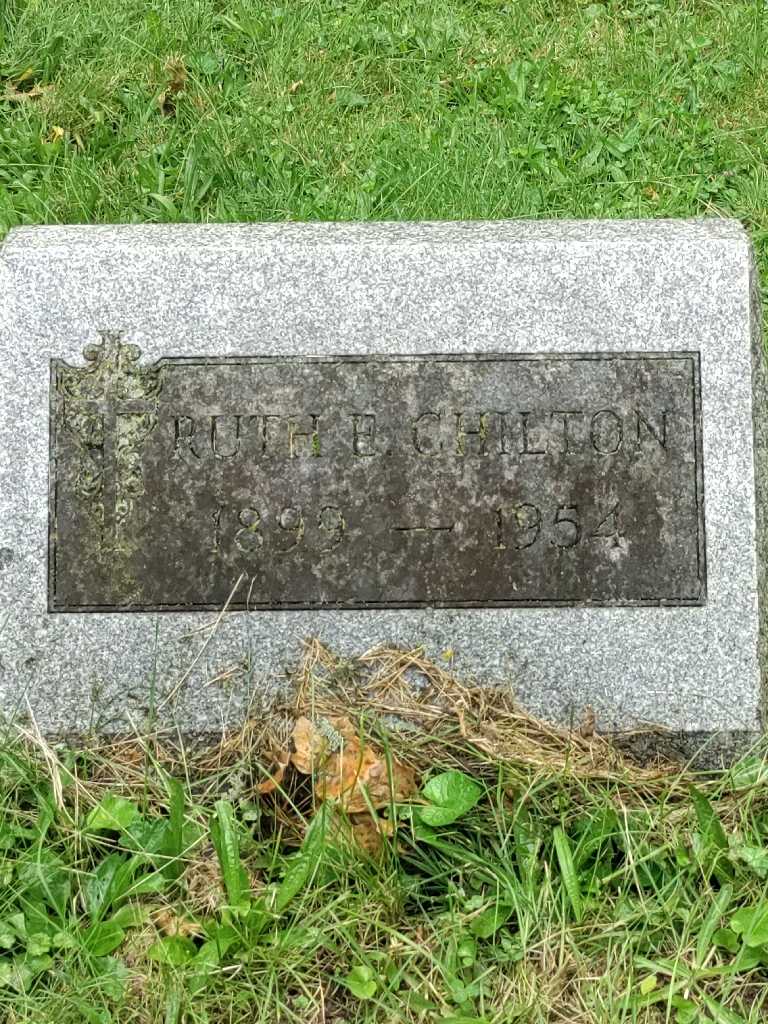 Ruth E. Chilton's grave. Photo 3