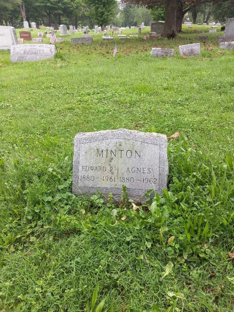 Edward R. Minton's grave. Photo 1