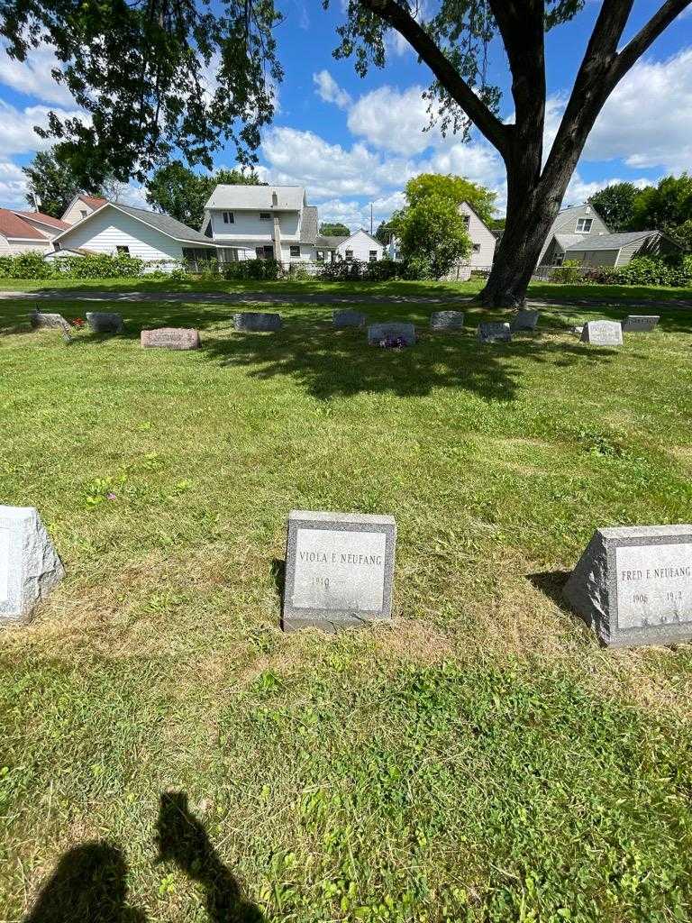 Viola E. Neufang's grave. Photo 1
