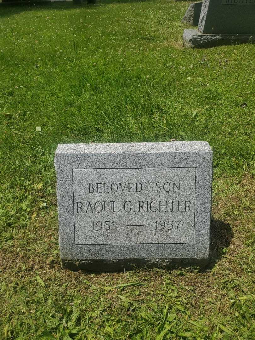 Raoul G. Richter's grave. Photo 3