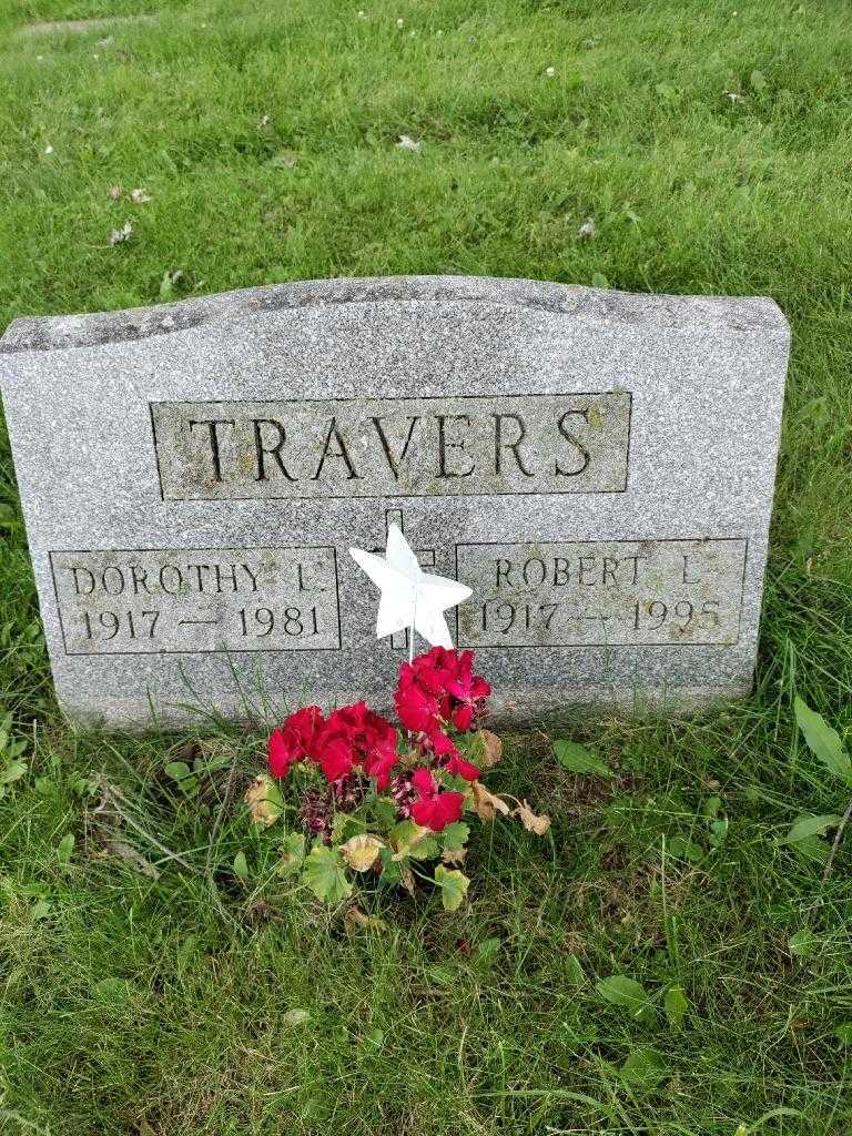 Robert L. Travers's grave. Photo 2