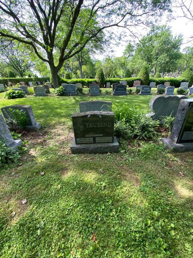 Marie B. Tausend's grave. Photo 1