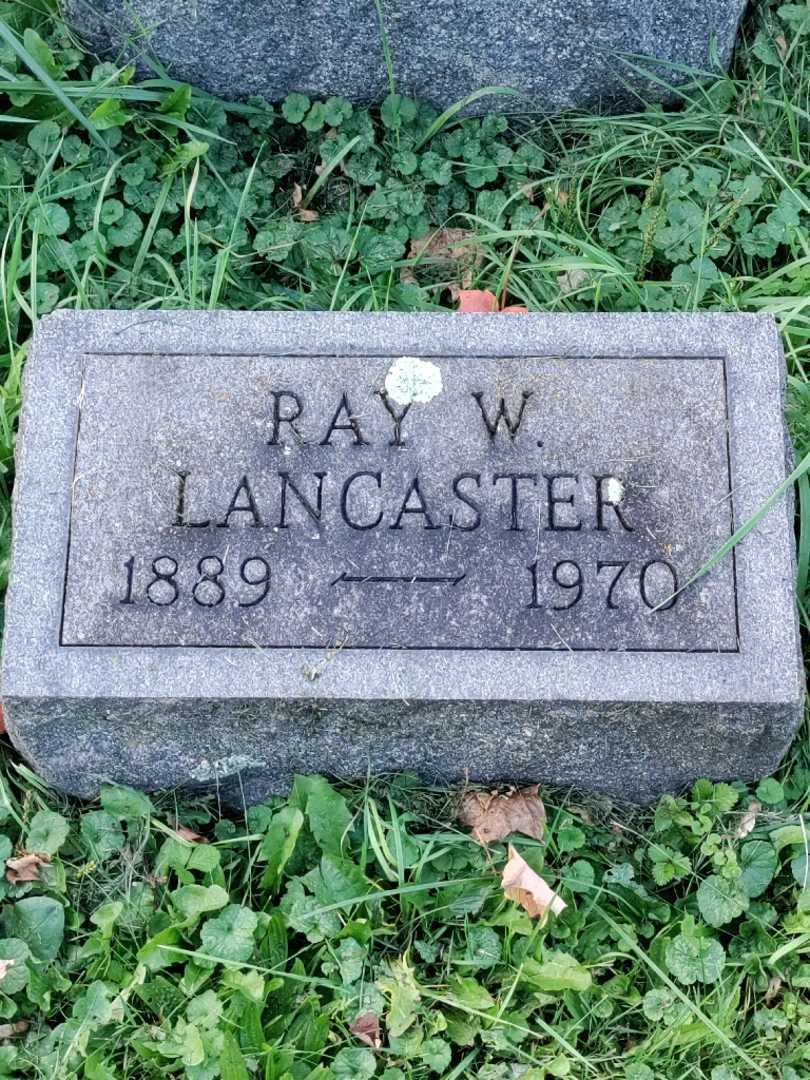 Ray W. Lancaster's grave. Photo 3
