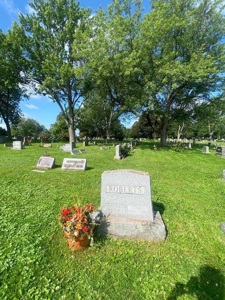 Louise Roberts's grave. Photo 1