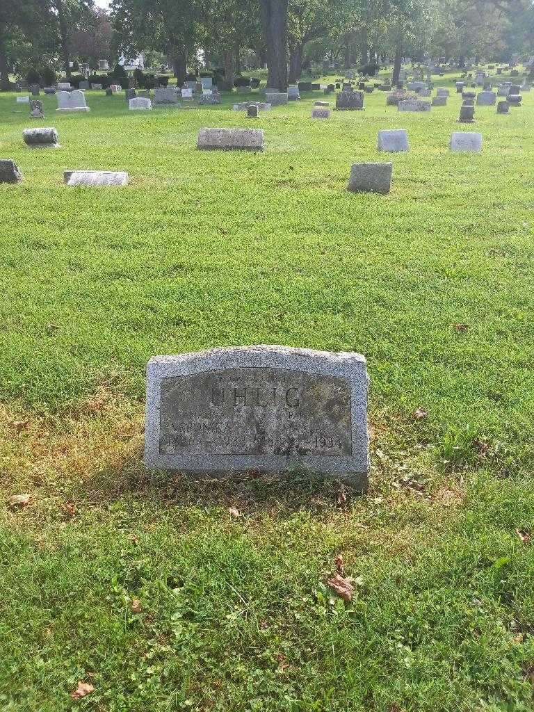 Veronika F. Uhlig's grave. Photo 1