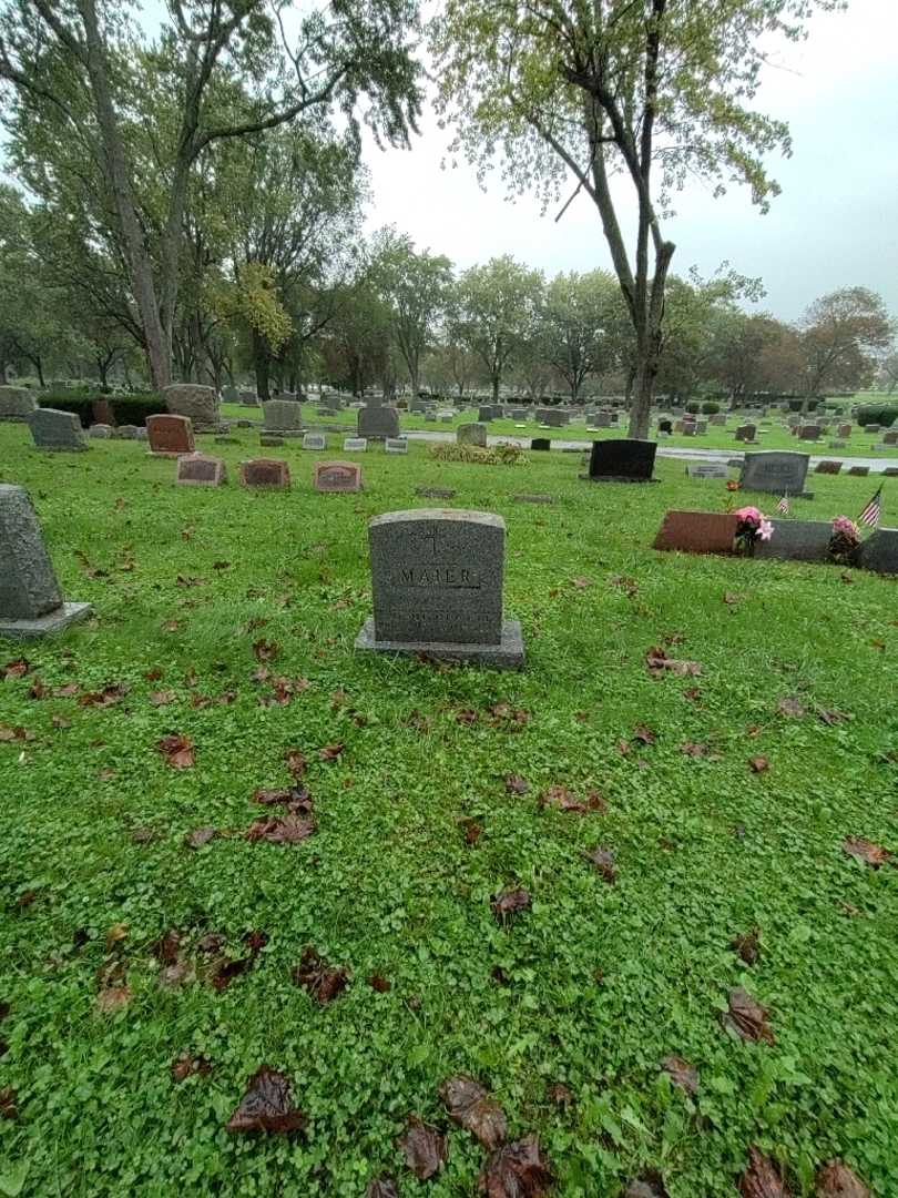 Elizabeth Maier's grave. Photo 1