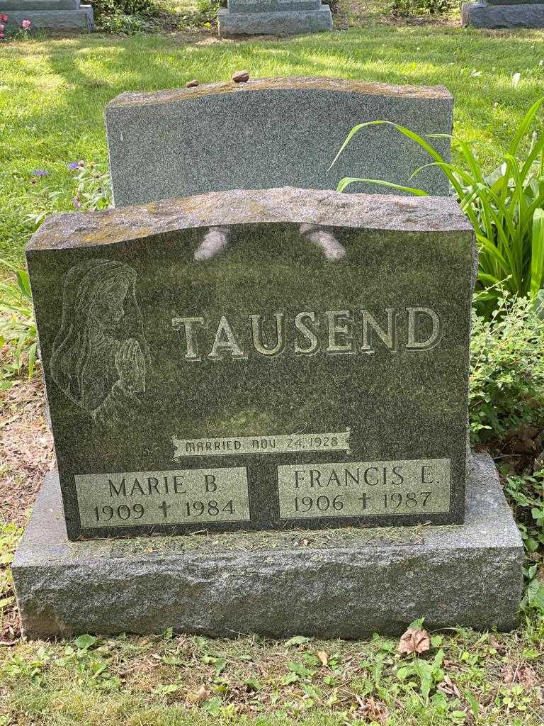 Marie B. Tausend's grave. Photo 3