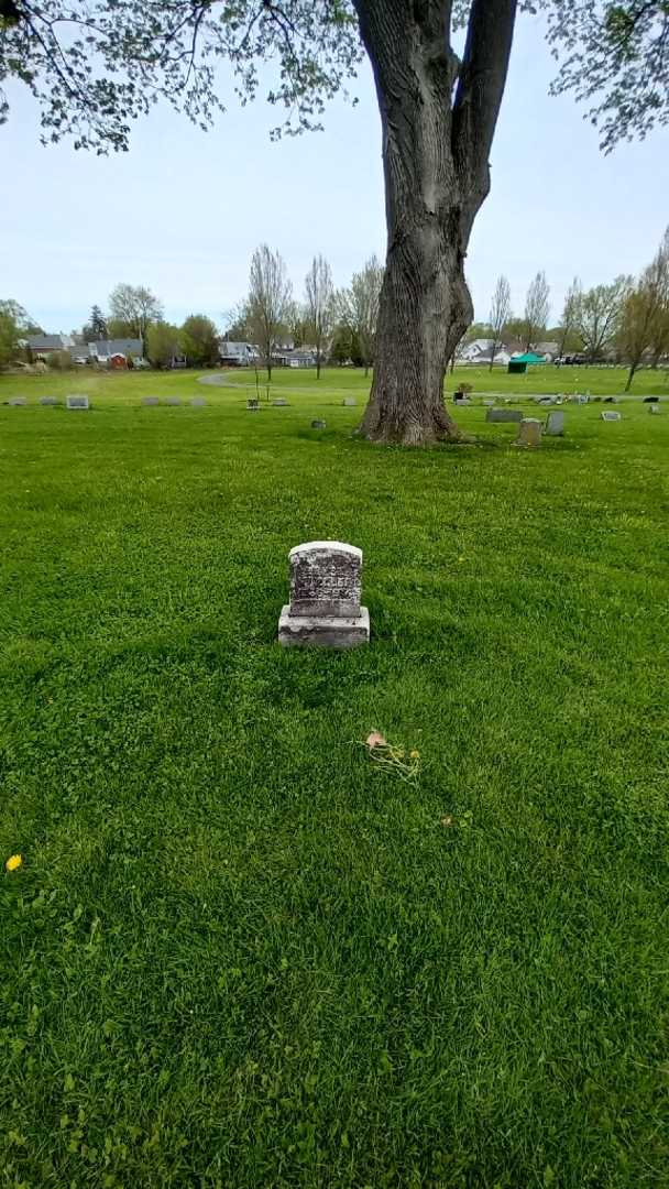 Ernst Miller's grave. Photo 1