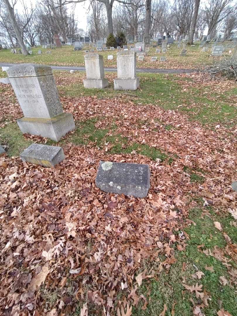 Marian Isaacs's grave. Photo 1