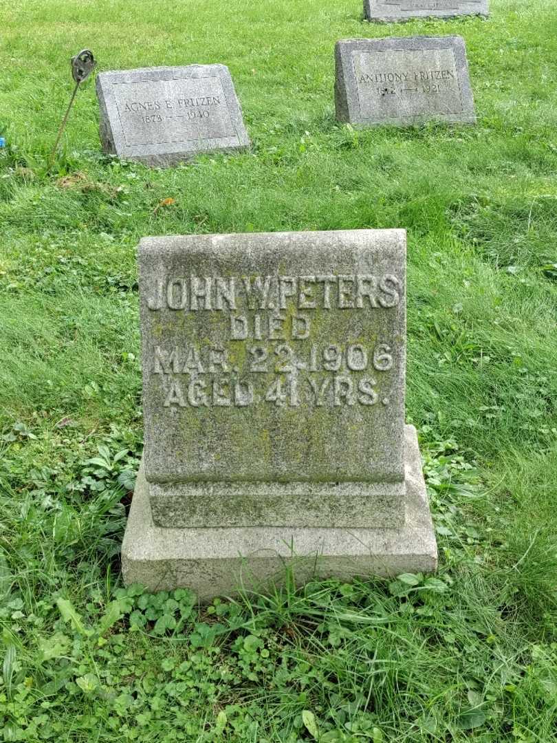 John W. Peters's grave. Photo 2