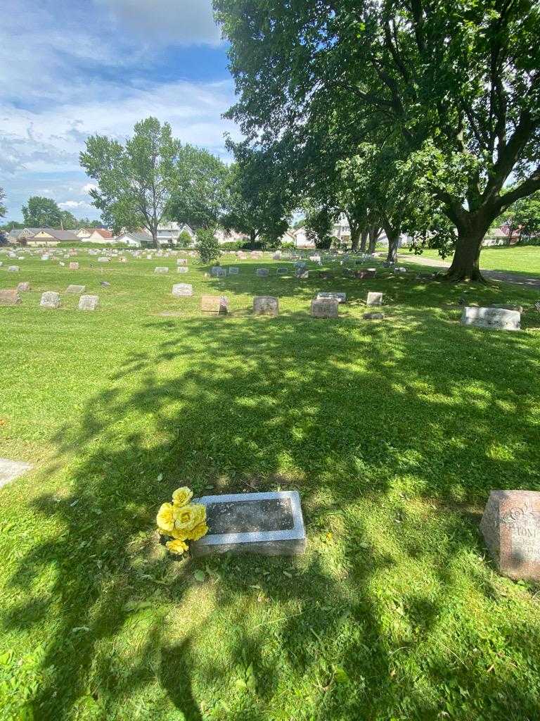 Viola B. Broome's grave. Photo 1
