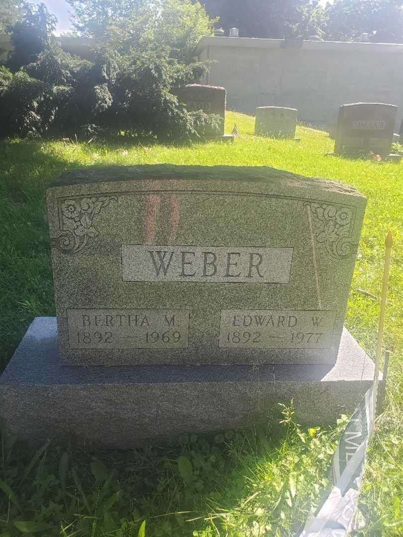 Bertha M. Weber's grave. Photo 3