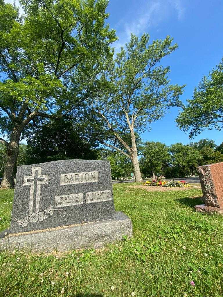 Ruth Barton Rohlin's grave. Photo 1