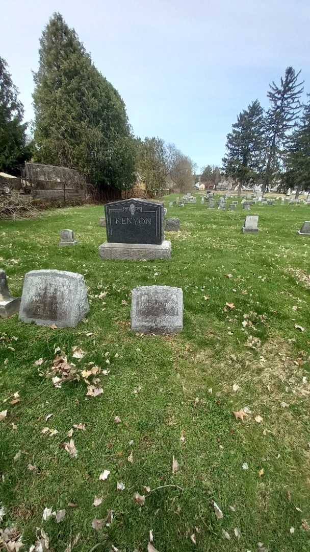 Gwendolyn Kenyon's grave. Photo 1