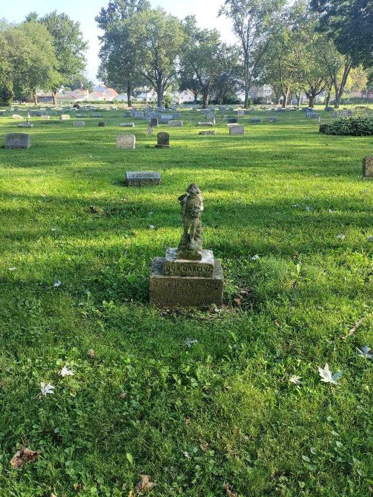 Alice L. Carter's grave. Photo 1