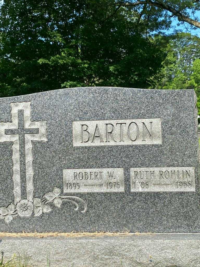 Ruth Barton Rohlin's grave. Photo 3