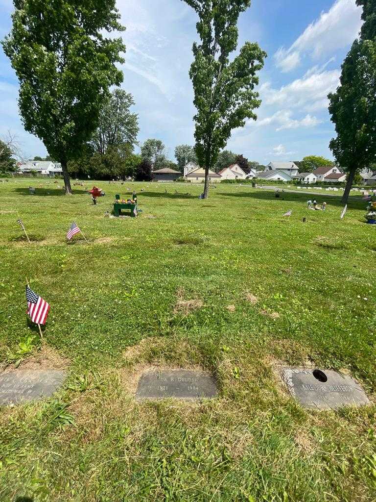 Ida R. Delosh's grave. Photo 1