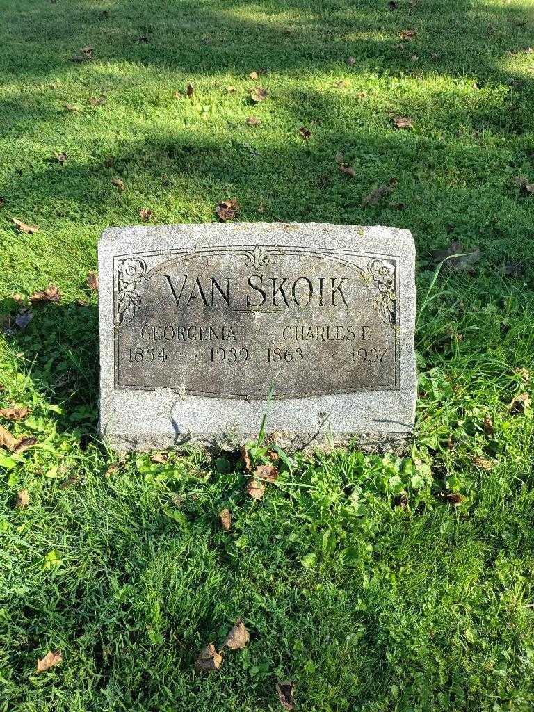 Georgenia Van Skoik's grave. Photo 3