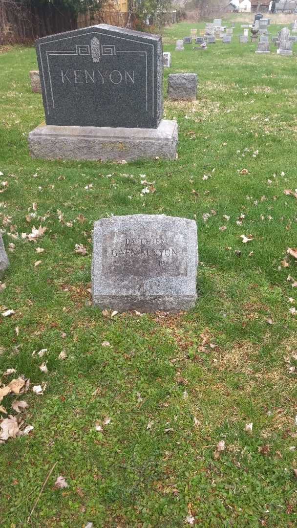 Gwendolyn Kenyon's grave. Photo 2