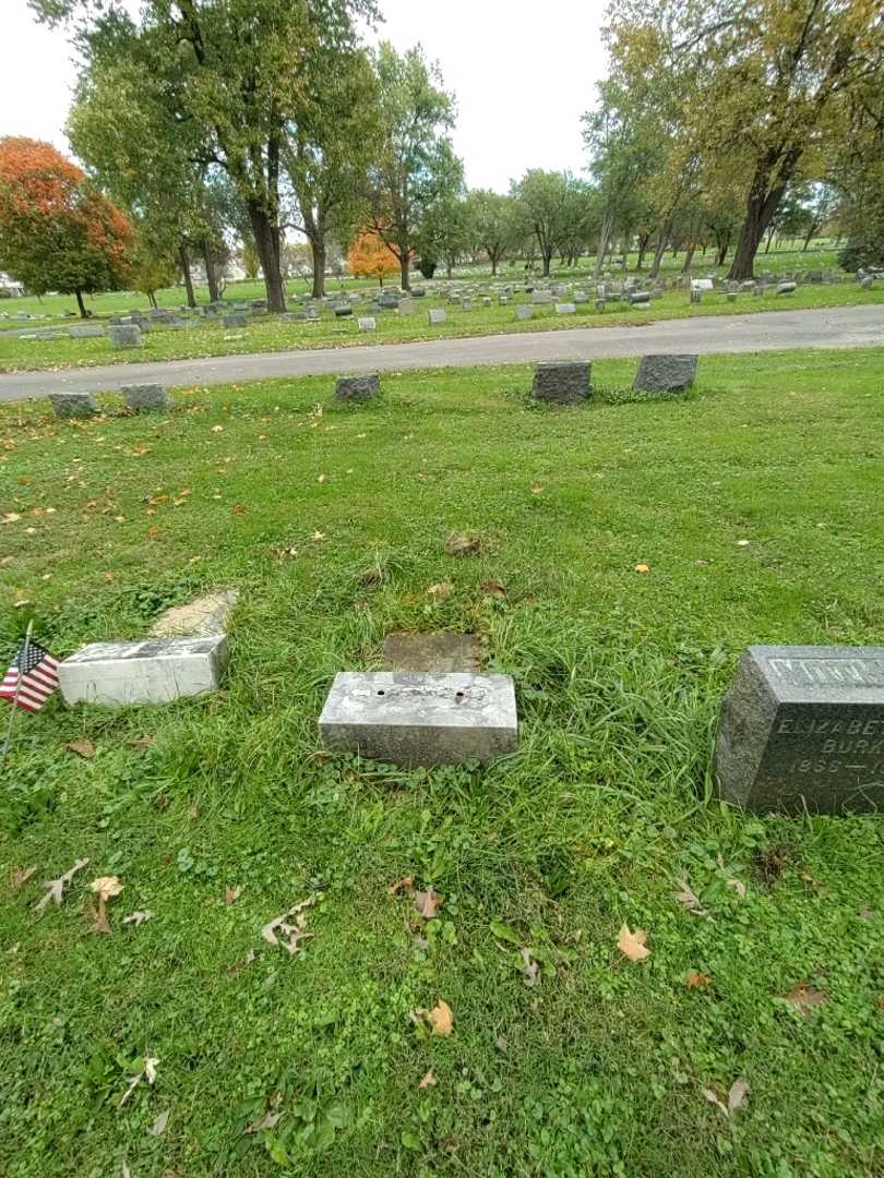 Helen M. Geer's grave. Photo 1