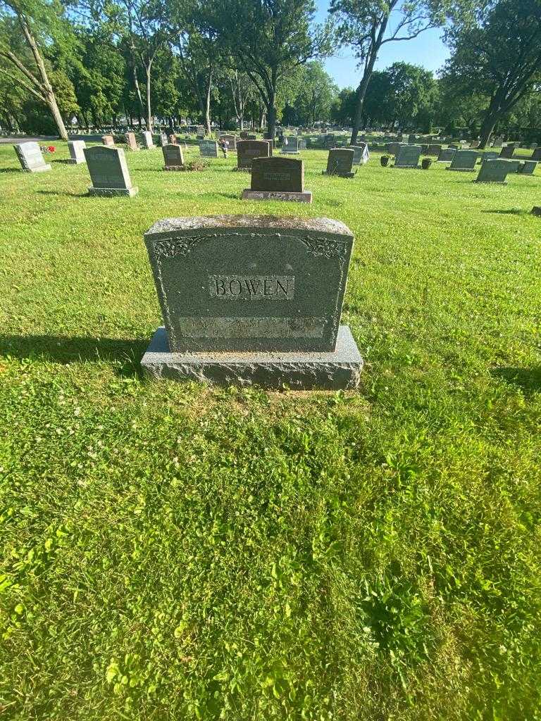 Ruth A. Bowen's grave. Photo 1