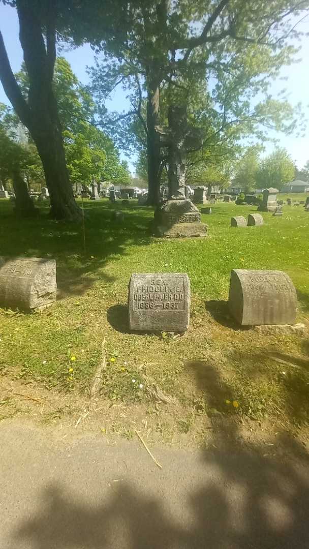 Reverend Fridolin E. Oberlander's grave. Photo 2