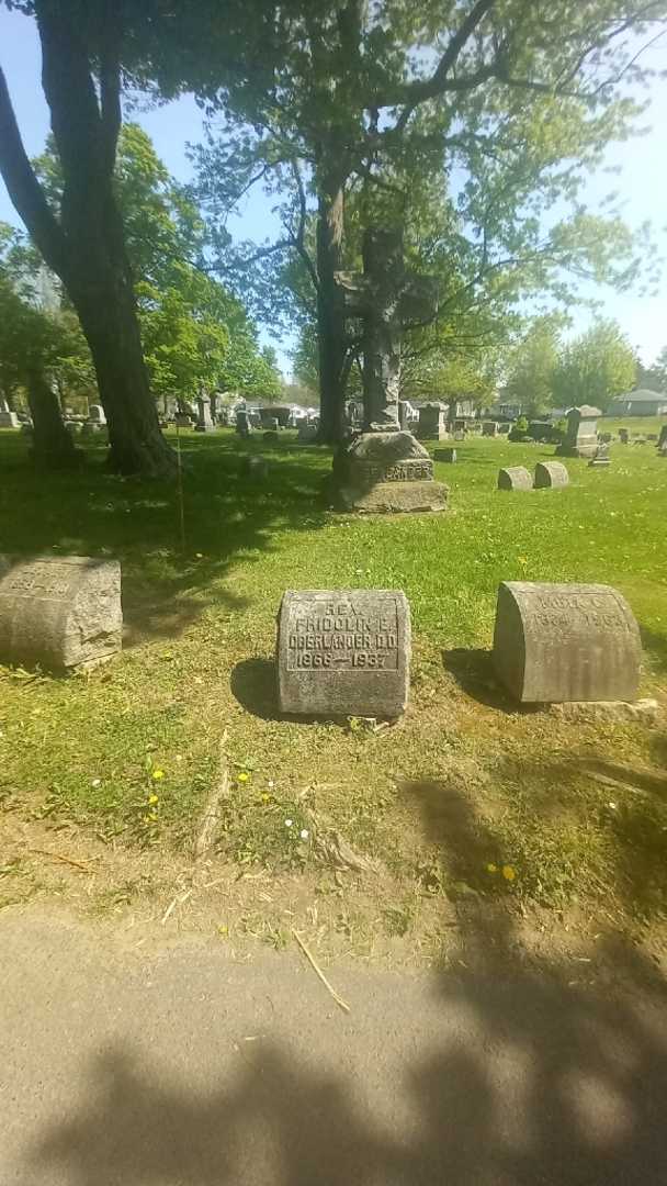 Reverend Fridolin E. Oberlander's grave. Photo 1