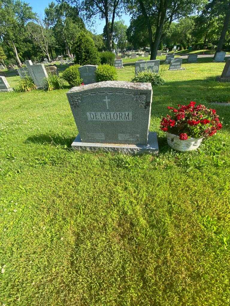 Concetta De Gelorm's grave. Photo 1