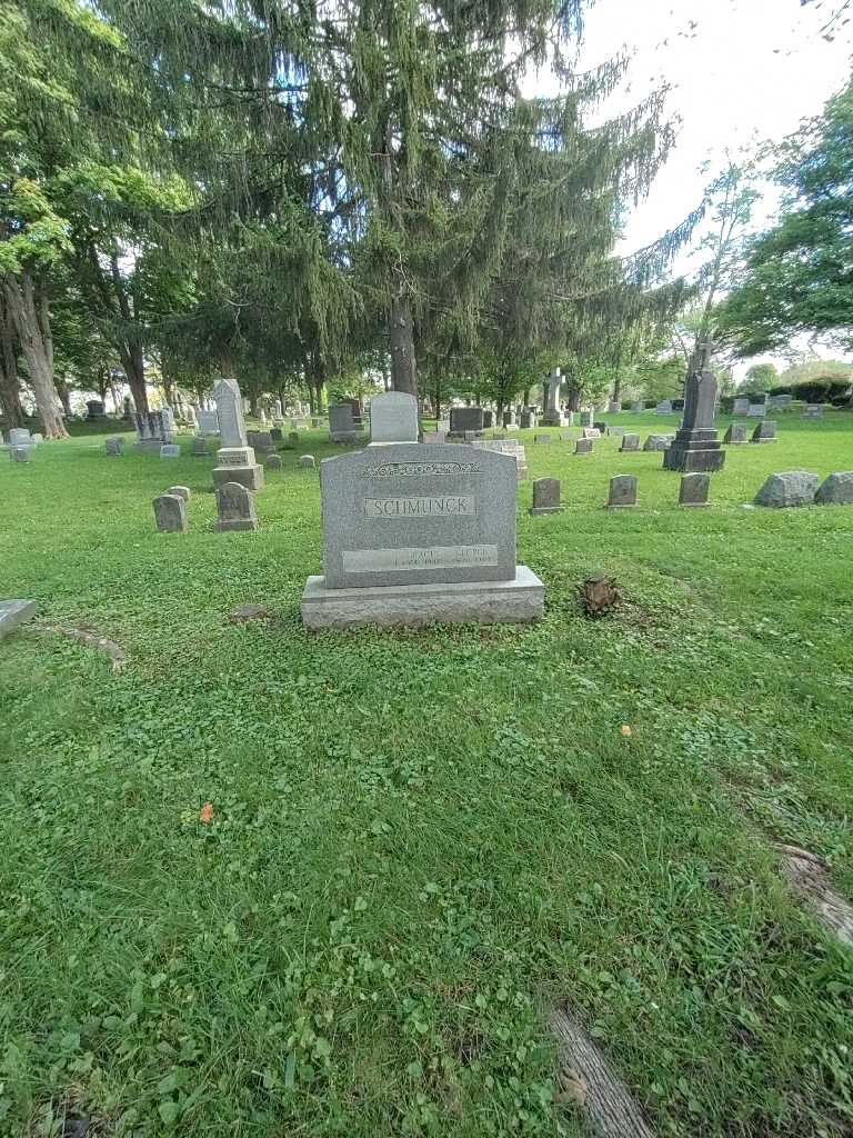 Grace Schmunck's grave. Photo 1