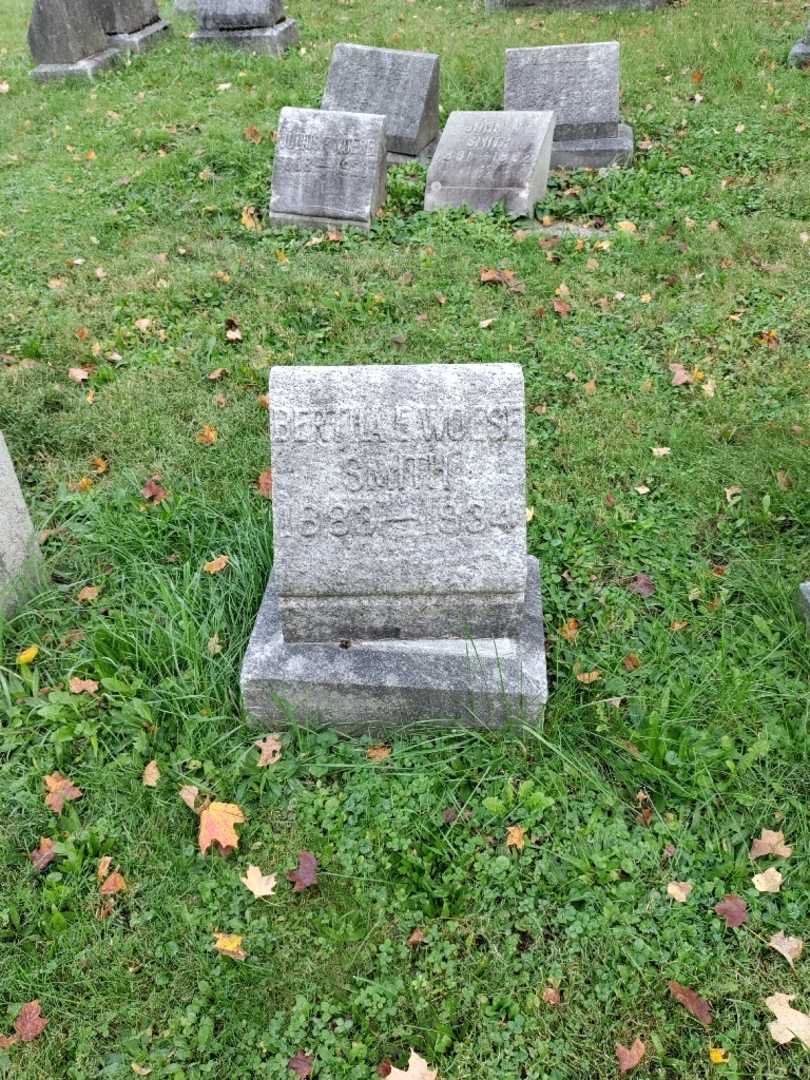 Bertha E. Woese Smith's grave. Photo 2