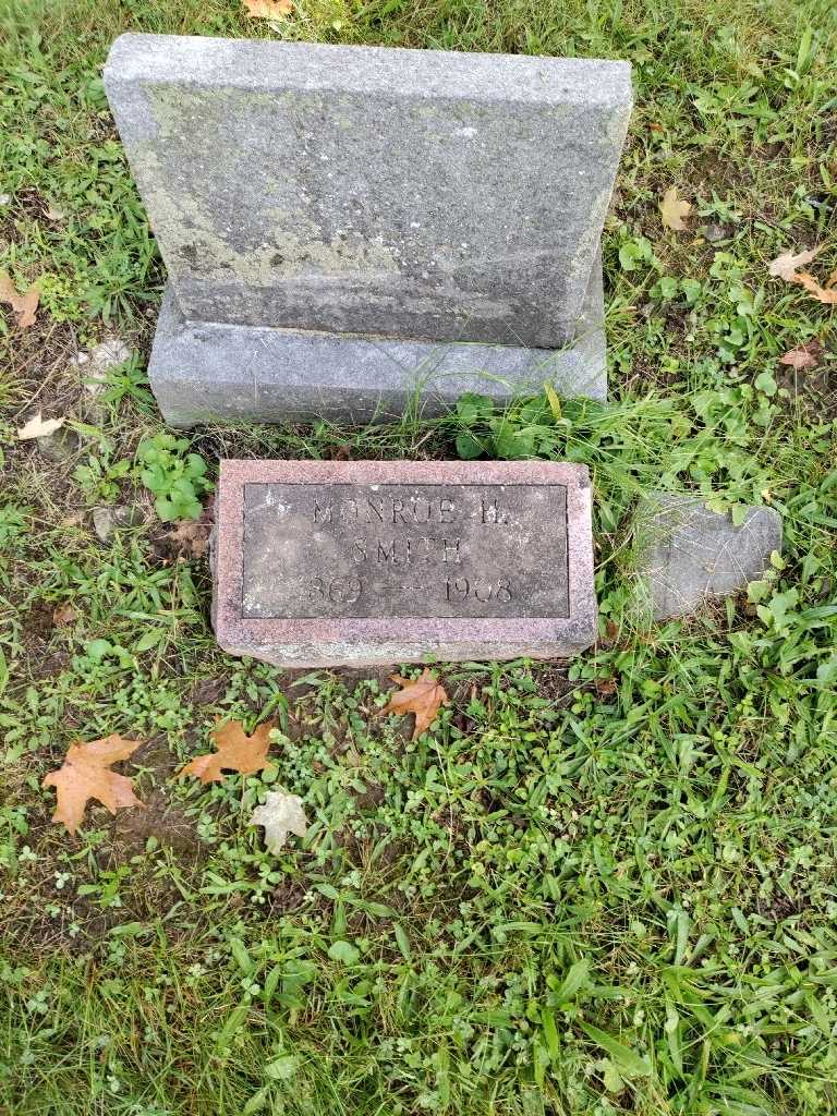 Monroe H. Smith's grave. Photo 2