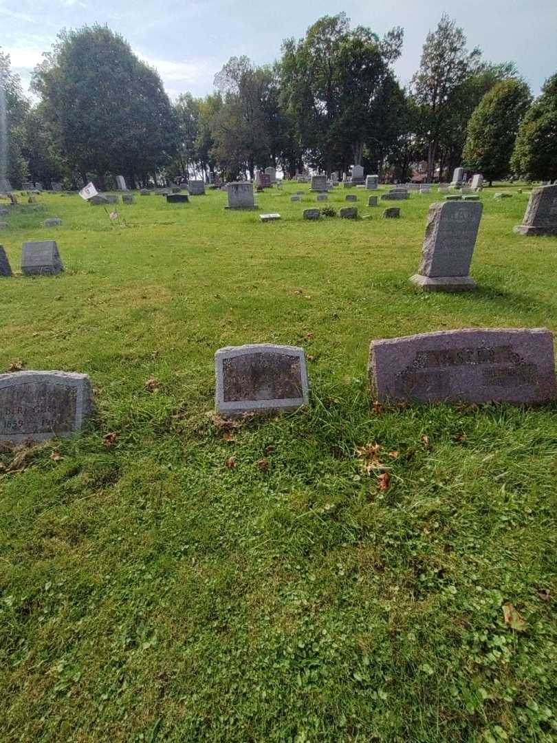 Mary Gugolz's grave. Photo 1