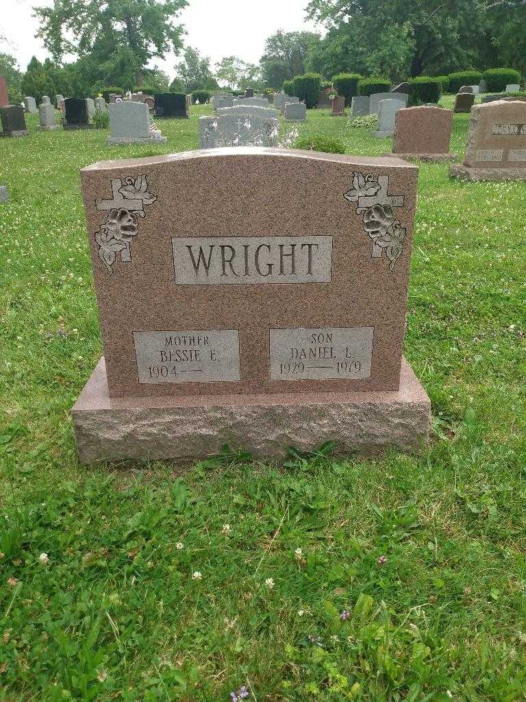 Daniel L. Wright's grave. Photo 1