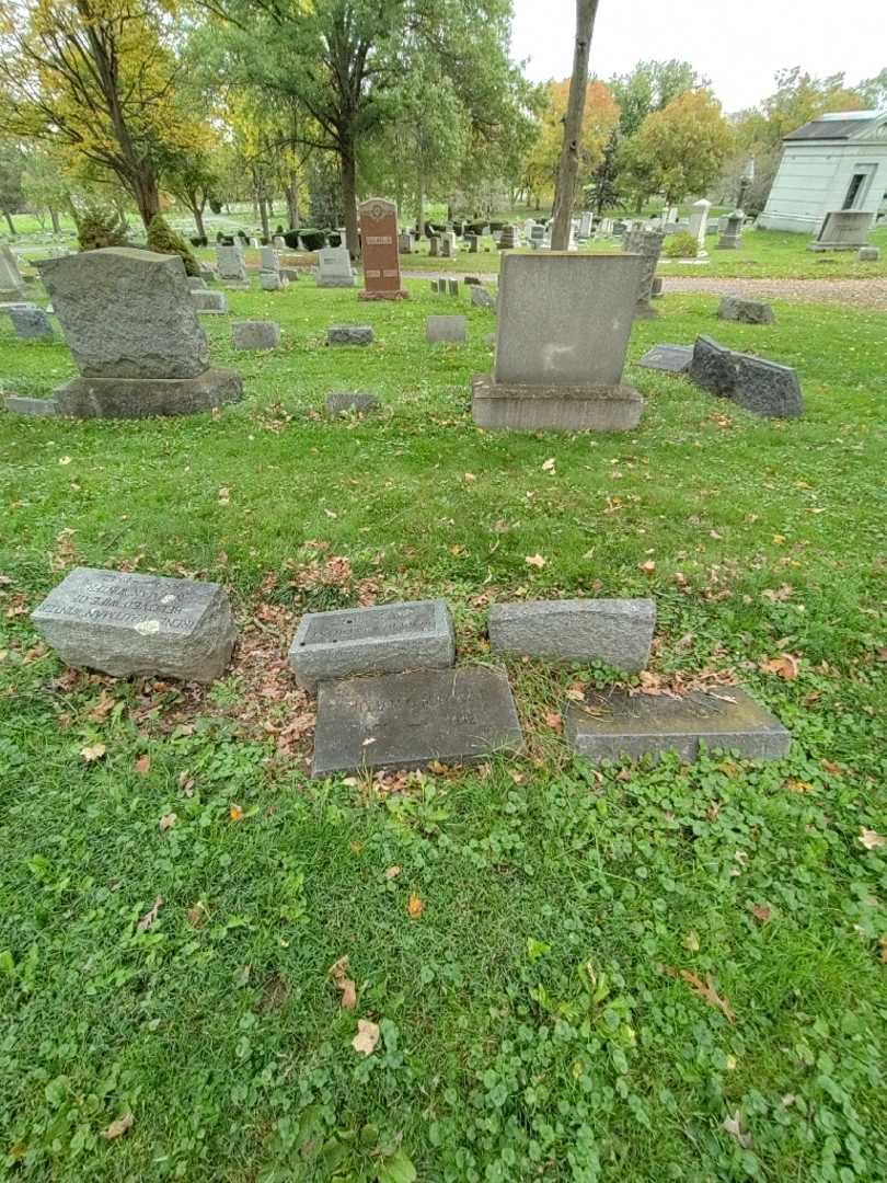 William O. Maynard's grave. Photo 1