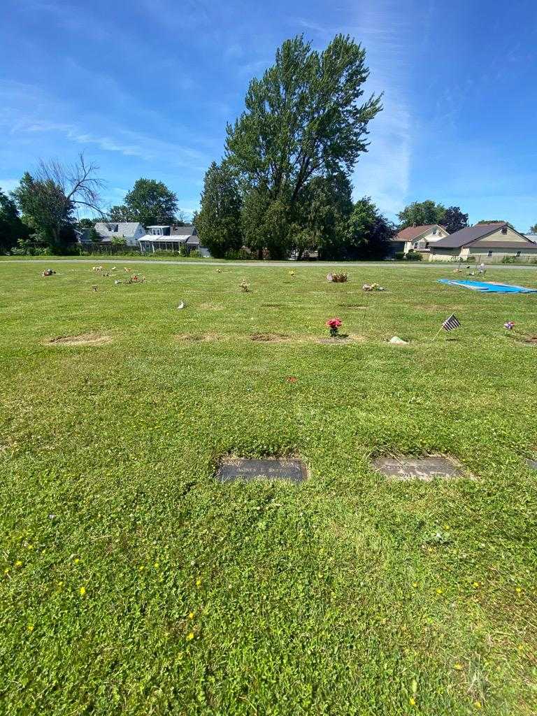 Agnes L. Smith's grave. Photo 1