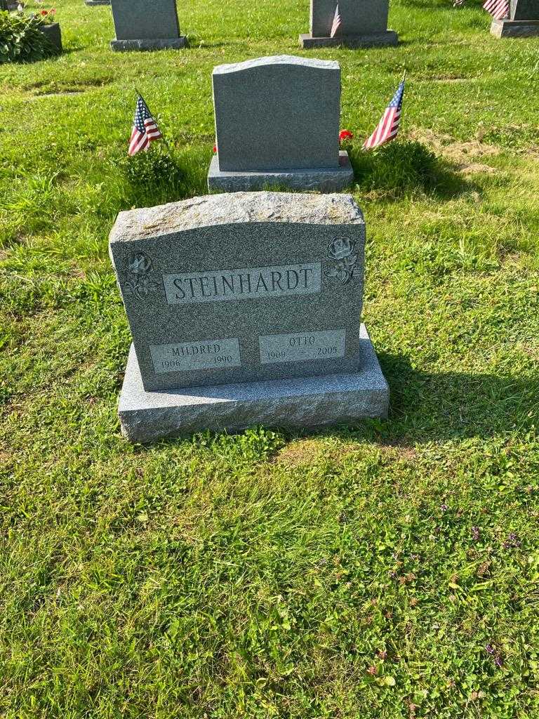 Mildred Steinhardt's grave. Photo 2