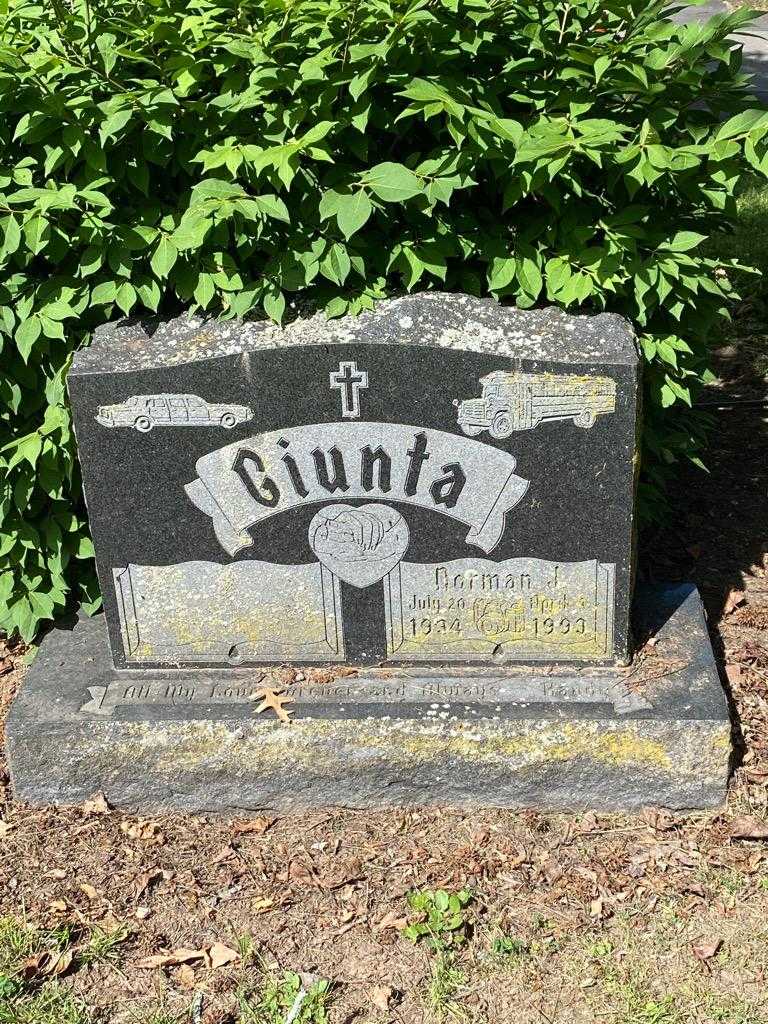 Norman J. Giunta's grave. Photo 2