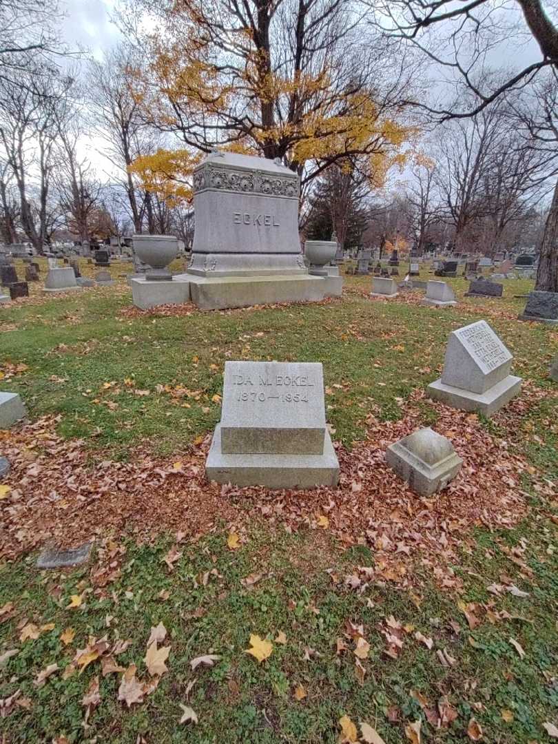 Ida M. Eckel's grave. Photo 1