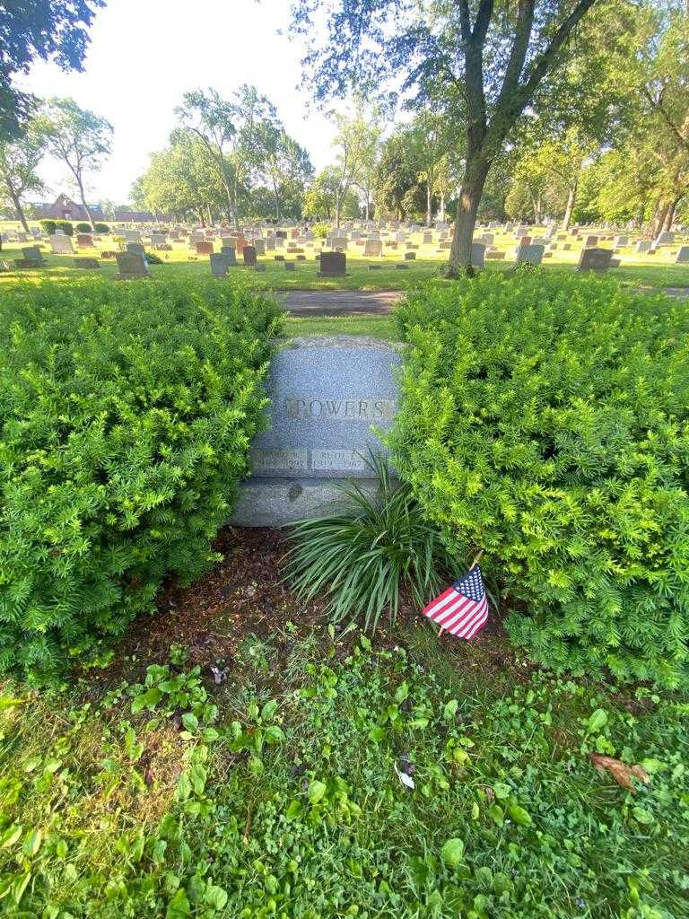 Ruth T. Powers's grave. Photo 1