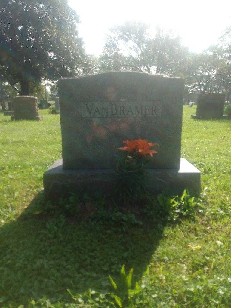 Sudie M. Vanbramer's grave. Photo 2