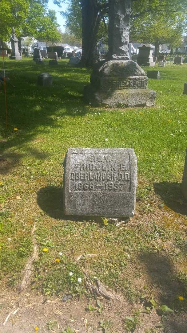 Reverend Fridolin E. Oberlander's grave. Photo 3