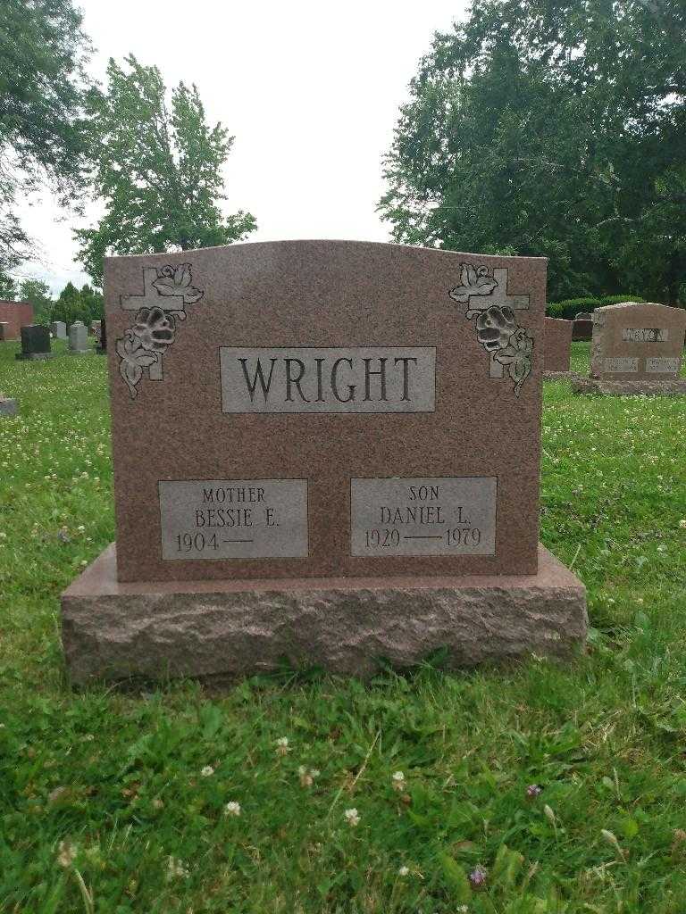 Daniel L. Wright's grave. Photo 2