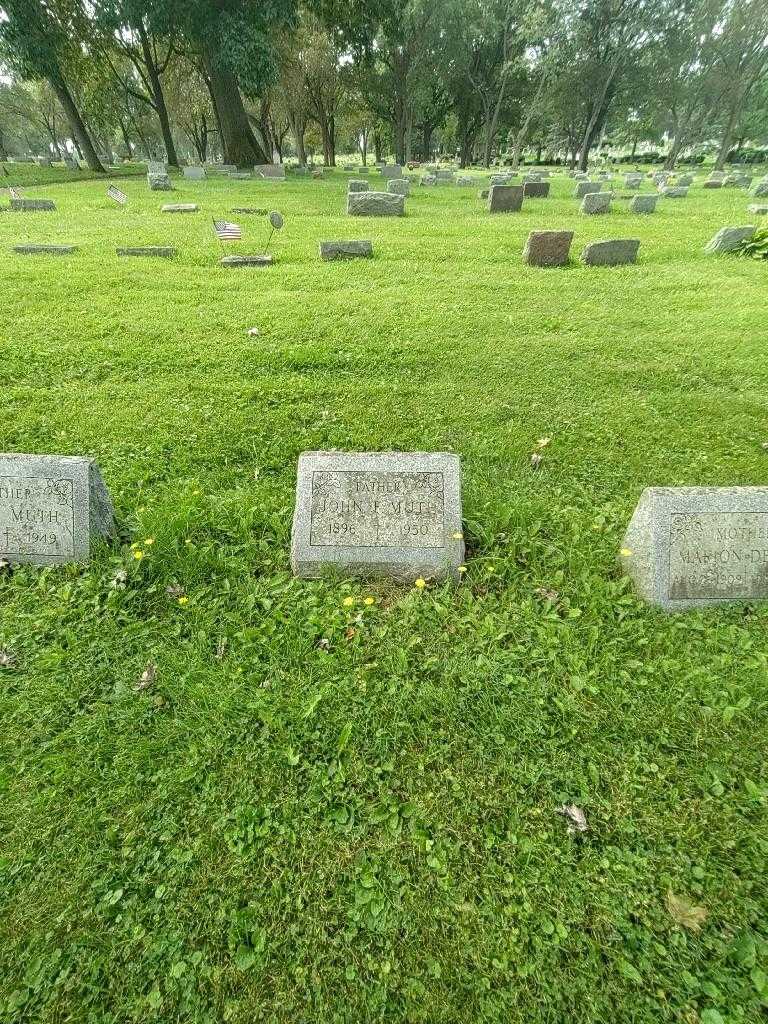 John F. Muth's grave. Photo 1