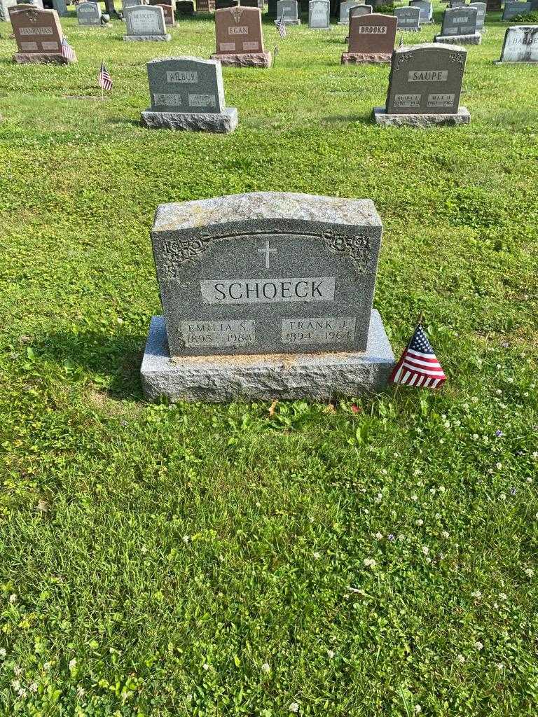 Frank J. Schoeck's grave. Photo 2